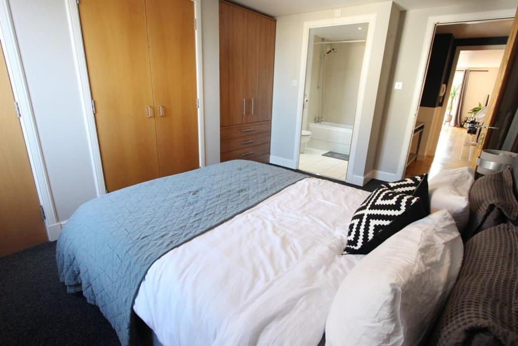 Spacious 2 Bed, 2 Bath Apartment -The Shore, Leith Эдинбург Экстерьер фото